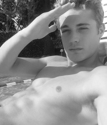 shirtless boys 5c21df74b68ab.jpg