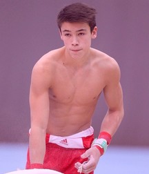 shirtless boys 5c21e07127e4a.jpg