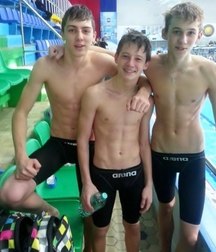 shirtless boys 5c21e0f85a386.jpg