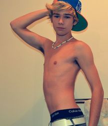 shirtless boys 5c21e23c1b581.jpg