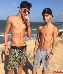 shirtless boys 5c22a29c8db4d.jpg