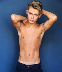 shirtless boys 5c22a2cc63ff2.jpg