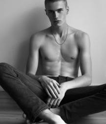 shirtless boys 5c22a32e940b5.jpg