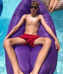 shirtless boys 5c22a6e0a9c76.jpg