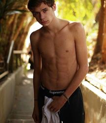 shirtless boys 5c22a7e81b63d.jpg