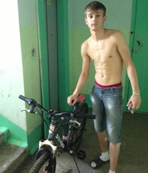 shirtless boys 5c233b257e90b.jpg