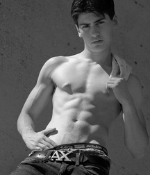 shirtless boys 5c233e6cf351c.jpg
