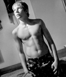 shirtless boys 5c276e682d7c3.jpg