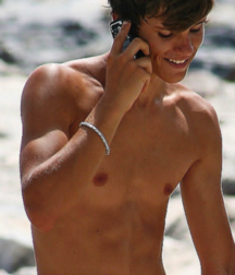 shirtless boys 5c2a8724cacd1.png