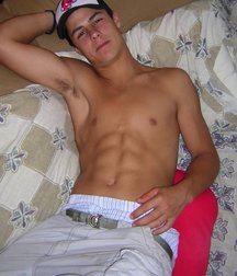 shirtless boys 5c2a873062b8f.jpg