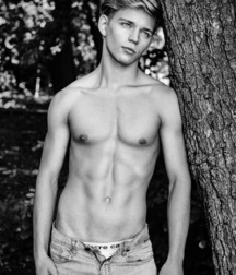 shirtless boys 5c2a87604a430.jpg