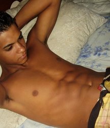 shirtless boys 5c2b1f49d0c53.jpg