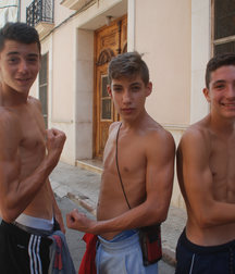 shirtless boys 5c2b2014863d3.jpg