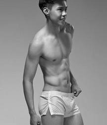 shirtless boys 5c2b21cf7407b.jpg