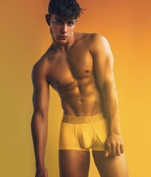 shirtless boys 5c2b22f29a90e.jpg