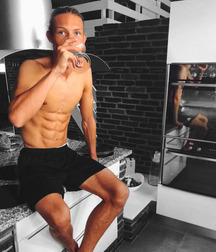 shirtless boys 5c2d23126b937.jpg
