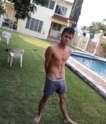 shirtless boys 5c305b05c9761.jpg