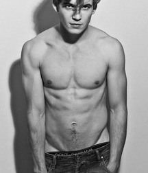 shirtless boys 5c305c811117a.jpg
