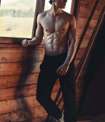 shirtless boys 5c305ca9d7b6f.jpg