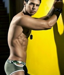 shirtless boys 5c31d107ebaf6.jpg