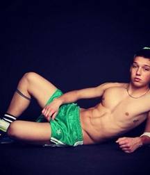 shirtless boys 5c31d2a65d8d5.jpg