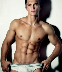 shirtless boys 5c31d382a678e.jpg