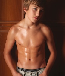 shirtless boys 5c39f53dd89f6.jpg