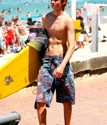 shirtless boys 5c39f5db63b6f.jpg
