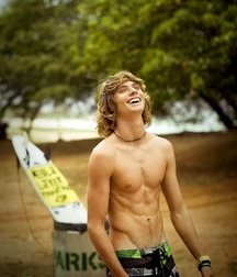shirtless boys 5c39f602bf486.jpg