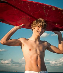 shirtless boys 5c39f66c94989.jpg