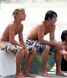 shirtless boys 5c39f6c70f9de.jpg