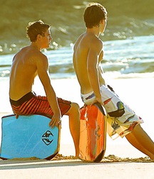 shirtless boys 5c39f77c08116.jpg