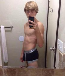 shirtless boys 5c39f8d9f1c90.jpg