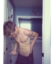 shirtless boys 5c39f92278126.jpg