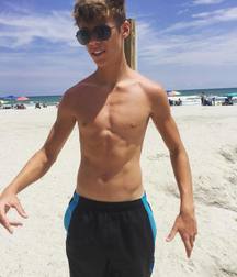 shirtless boys 5c3b0f71b391b.jpg