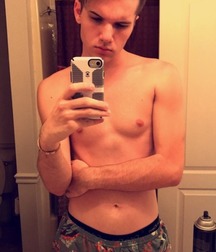 shirtless boys 5c3cd91898495.jpg