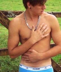 shirtless boys 5c3cd9a54058f.jpg
