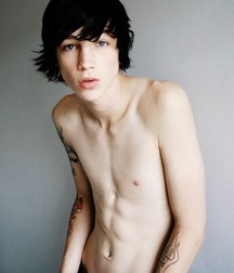 shirtless boys 5c3cd9fe0b2ce.jpg