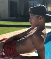 shirtless boys 5c3cdab98338d.jpg