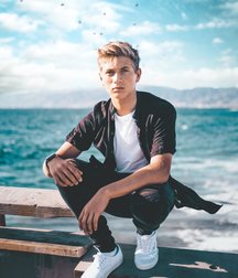 Hunks 5c3e396591a60.jpg