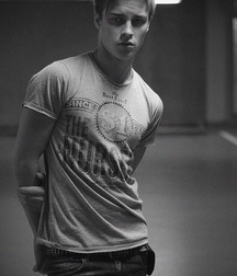 Hunks 5c3e3b444f9a3.jpg