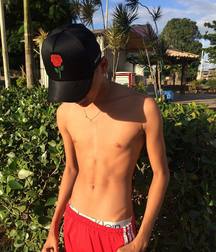 shirtless boys 5c403b50bdc68.jpg