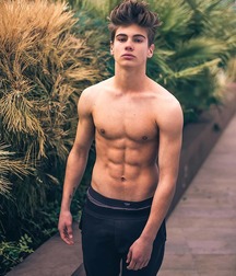 shirtless boys 5c403b581028d.jpg