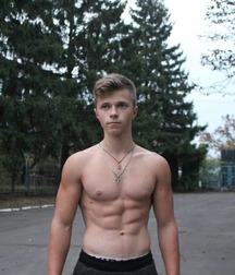 shirtless boys 5c403d375dae1.jpg