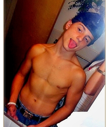 shirtless boys 5c403d5b8c98e.jpg