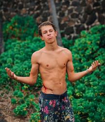 shirtless boys 5c403d9676aa9.jpg