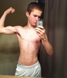 shirtless boys 5c41f67b345e7.jpg