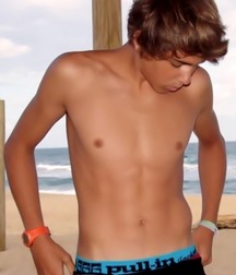 shirtless boys 5c41f6ccd8e7f.jpg