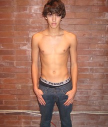 shirtless boys 5c41f9b156a33.jpg