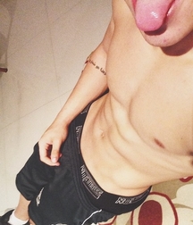 shirtless boys 5c42f2fca6584.jpg